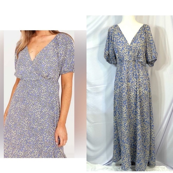 Only Dresses & Skirts - Only blue and white floral v neck midi dress women’s size L